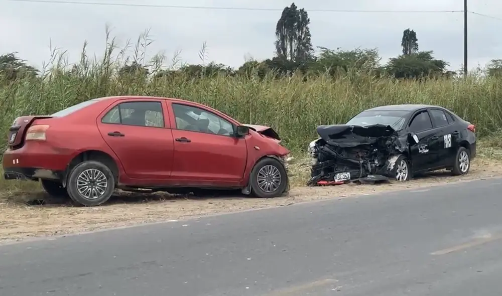 Auto en que viajaban educadores sufrió doble impacto. Foto: cortesía Juan Nunura.