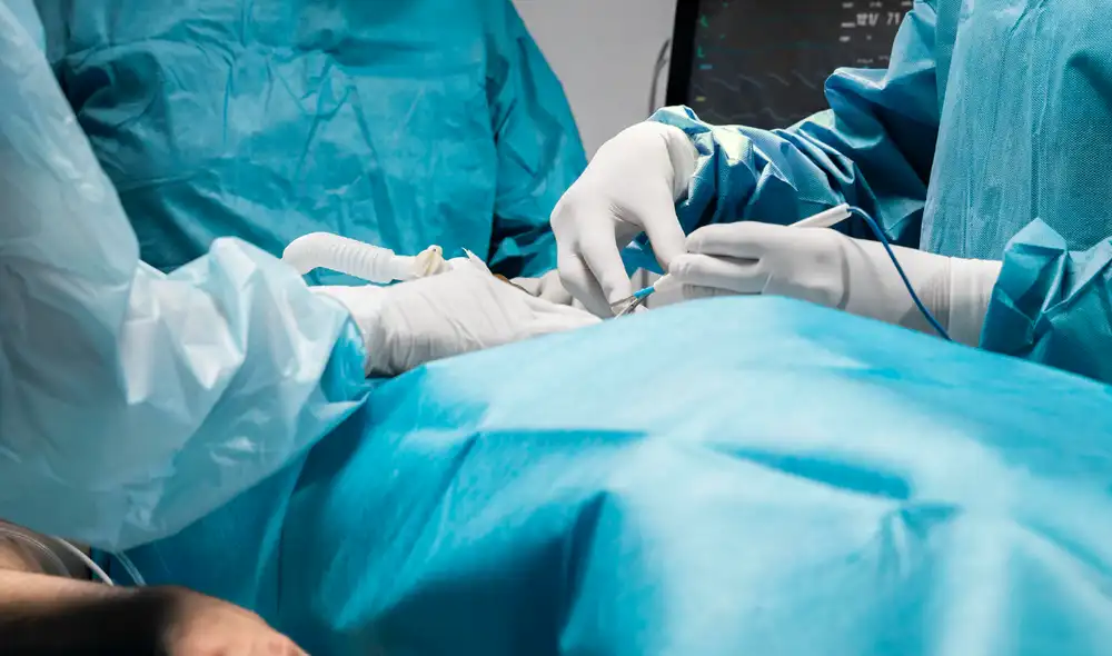 Jaen Dye de 77 años fue intervenida en el Hospital General de Scunthorpe en Inglaterra. Foto: Freepik Jaen Dye de 77 años fue intervenida en el Hospital General de Scunthorpe en Inglaterra. Foto: Freepik