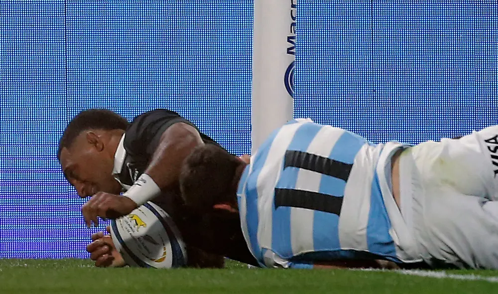 Sevu Reece anotó dos de los cinco tries en la victoria de All Blacks