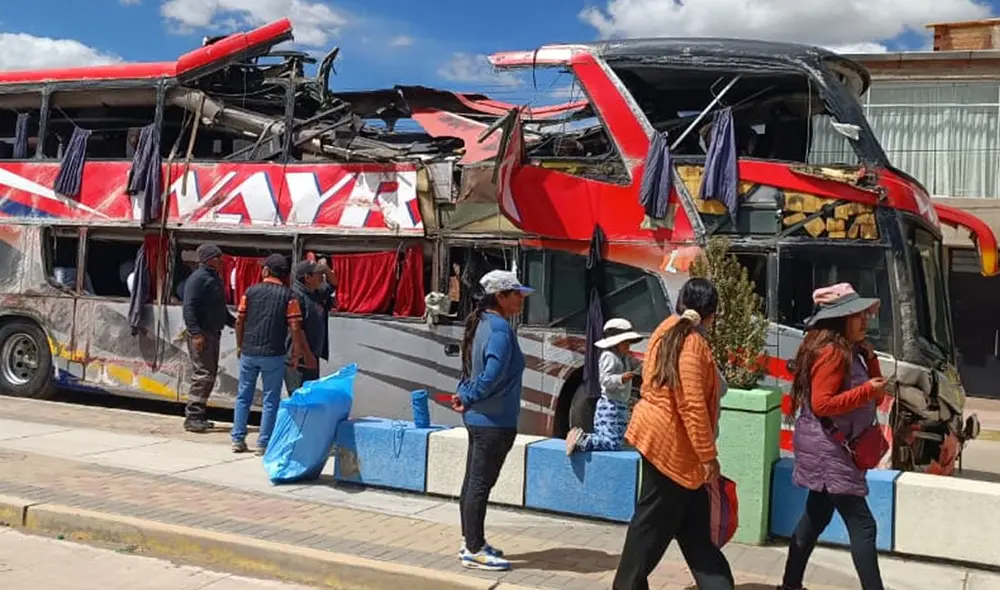 Fallecidos viajaban en el segundo piso del bus. Foto: Liubomir Fernández - La República.