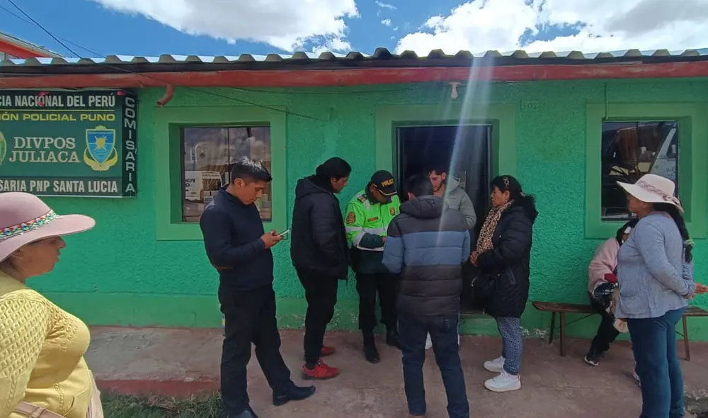 Familiares de víctimas tuvieron que ir hacia la comisaría de Santa Lucía. Foto: Liubomir Fernández.