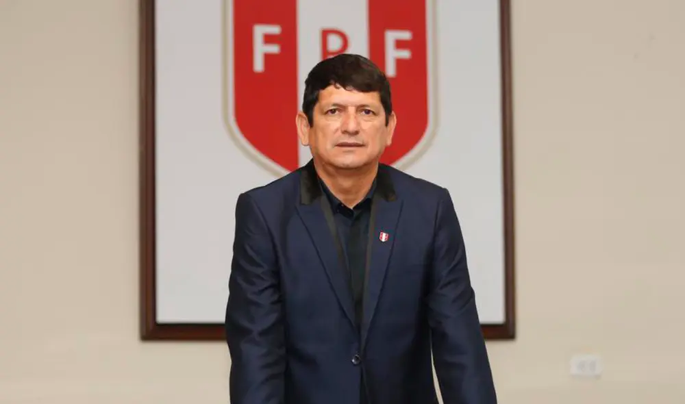 Agustín Lozano seguirá en la presidencia de la FPF hasta el 2030. Foto: difusión