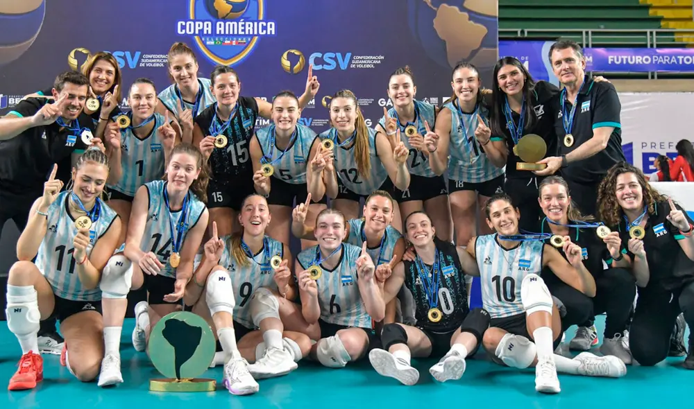 La selección argentina de vóley llega de ser campeona de la Copa América 2025