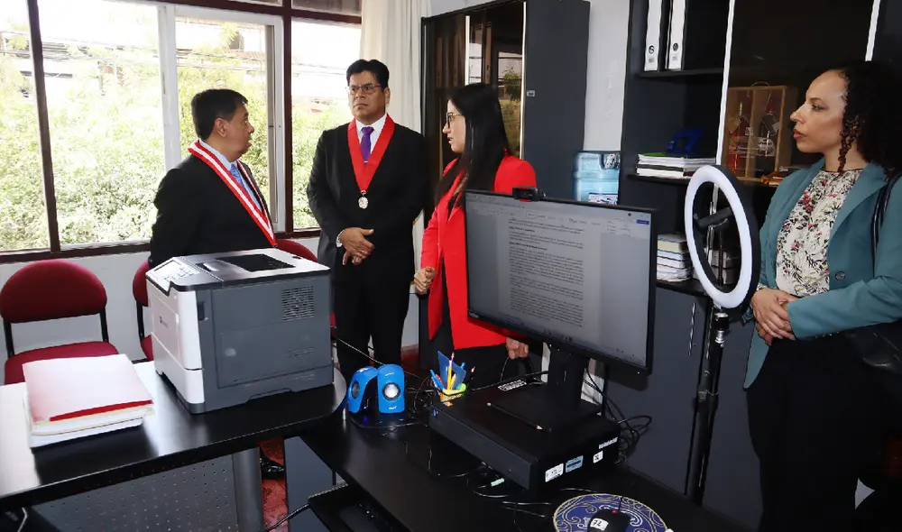 Durante su visita, se reunió con autoridades judiciales locales para abordar la infraestructura y equipamiento. Fuente: Difusión. Durante su visita, se reunió con autoridades judiciales locales para abordar la infraestructura y equipamiento. Fuente: Difusión.