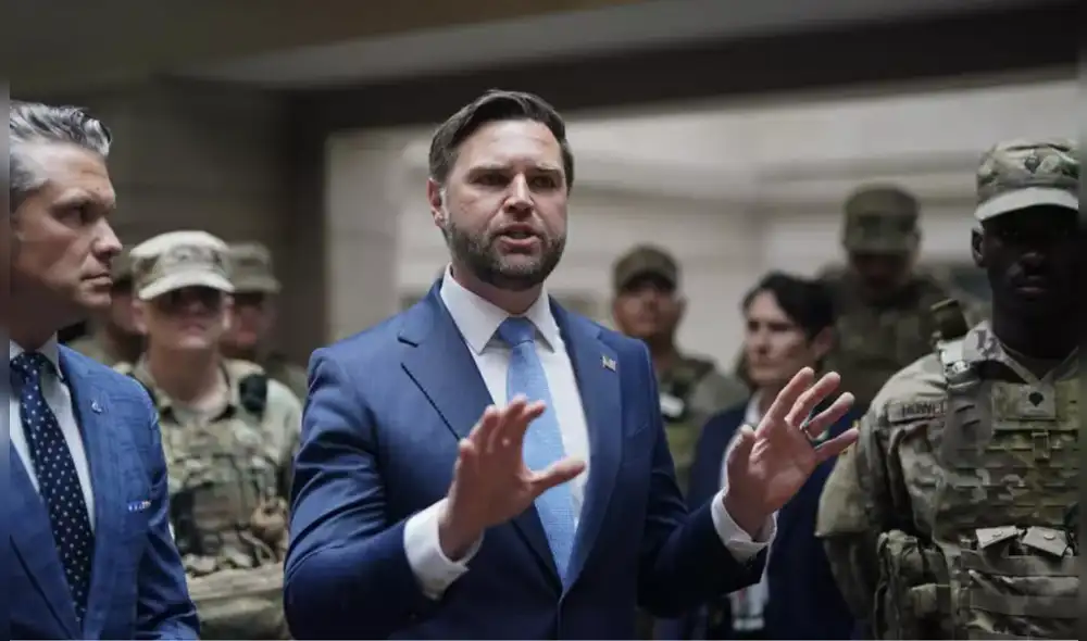 El vicepresidente de EE. UU., J.D. Vance, fue abucheado durante su visita a las tropas en Washington, mientras se despliegan 1.200 efectivos de la Guardia Nacional de varios estados. El vicepresidente de EE. UU., J.D. Vance, fue abucheado durante su visita a las tropas en Washington, mientras se despliegan 1.200 efectivos de la Guardia Nacional de varios estados.