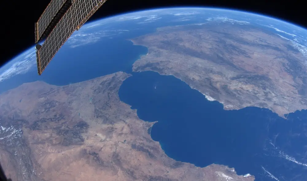 Esta megaconstrucción en España tiene un "mar de plástico" que la hacen visible por fuera de la Tierra, según la NASA. Foto: BBC Esta megaconstrucción en España tiene un "mar de plástico" que la hacen visible por fuera de la Tierra, según la NASA. Foto: BBC