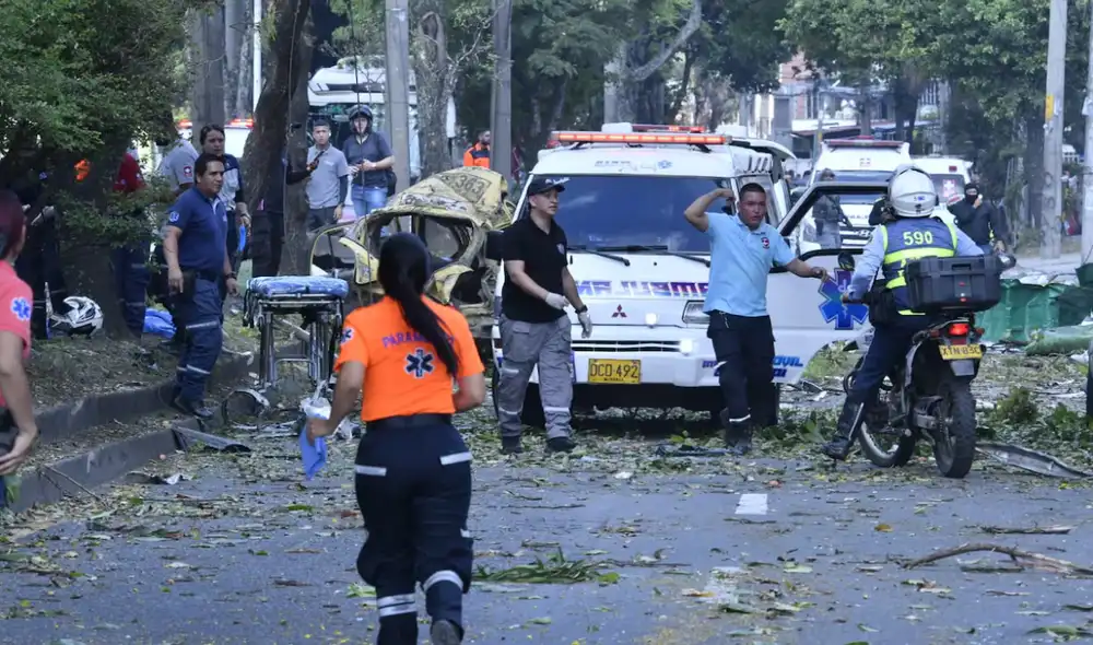 Atentado en Cali, Colombia, dejó un muerto y diez heridos cerca de la base. Foto: Raúl Palacios Atentado en Cali, Colombia, dejó un muerto y diez heridos cerca de la base. Foto: Raúl Palacios