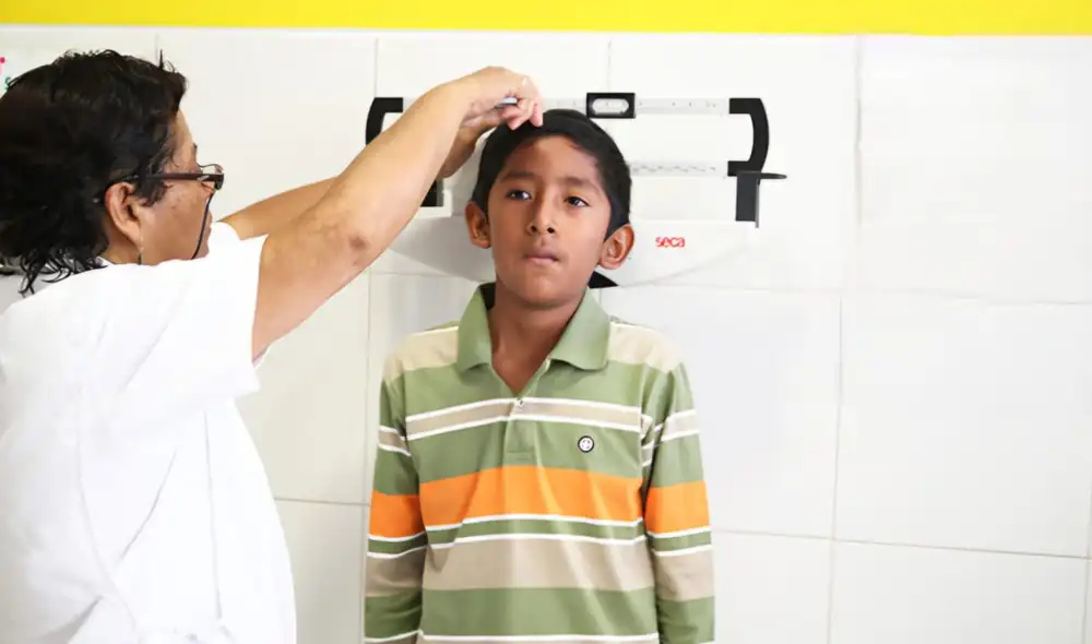 El crecimiento rápido en los niños con es común según indica el Minsa.