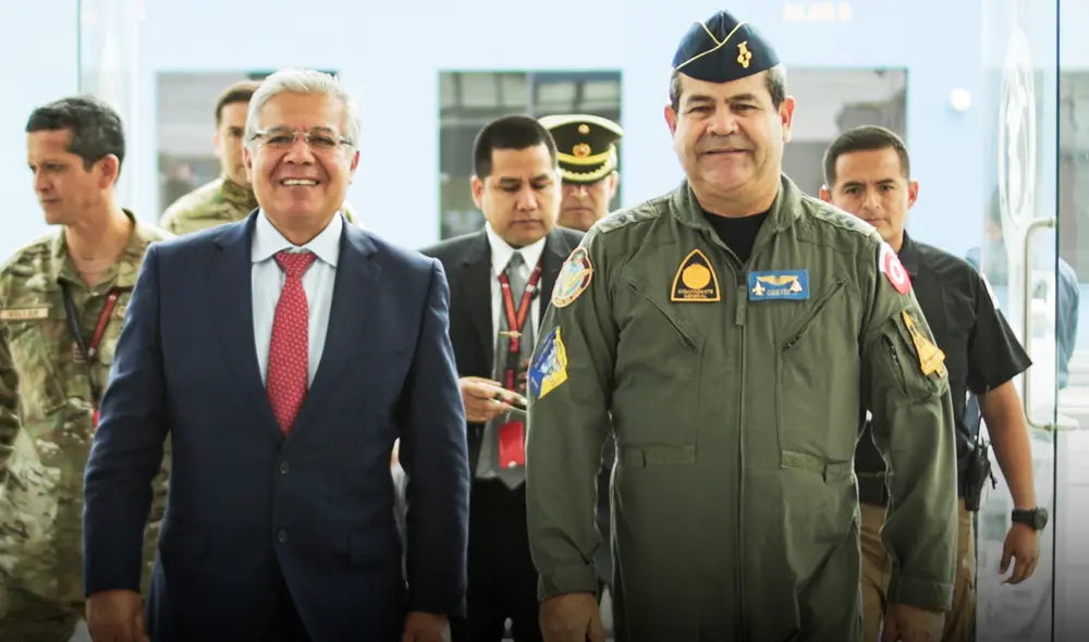 El ministro Walter Astudillo y el general del aire Carlos Chávez escucharán las propuestas de cazas Rafale 4 en París y Gripen E en Suecia este 27 y 28 de agosto. Foto: difusión El ministro Walter Astudillo y el general del aire Carlos Chávez escucharán las propuestas de cazas Rafale 4 en París y Gripen E en Suecia este 27 y 28 de agosto. Foto: difusión