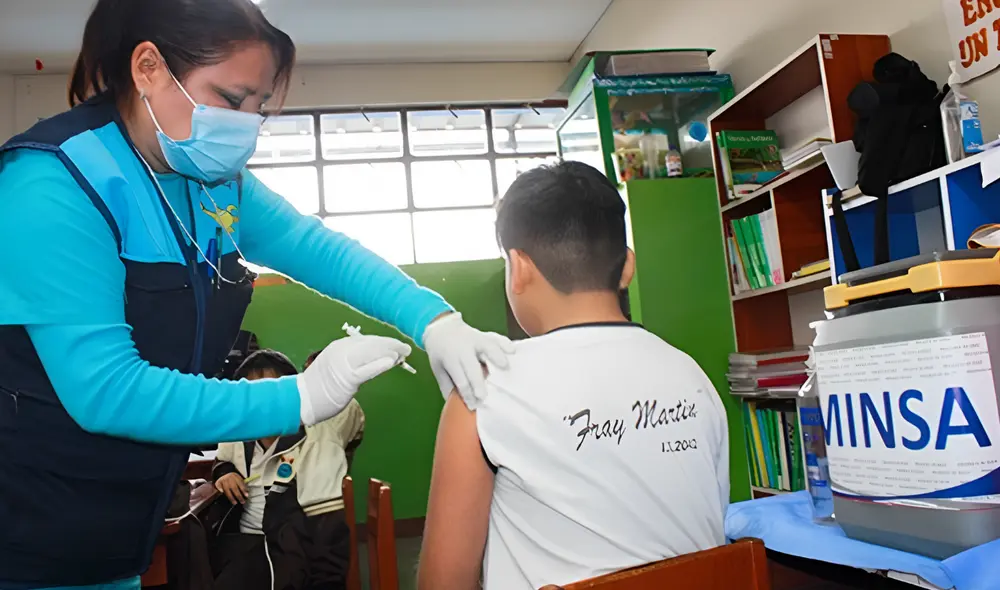 Esta vacuna es para proteger a niños, jóvenes y  adultos mayores.