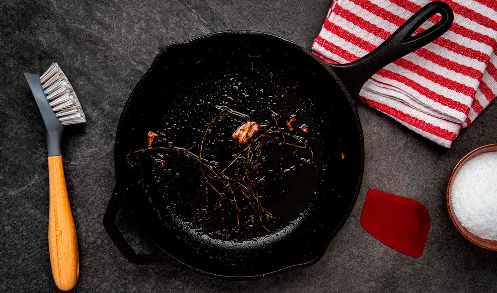 Un arañazo en el teflón puede desprender más de 9.000 micropartículas de plástico. Foto: IStock