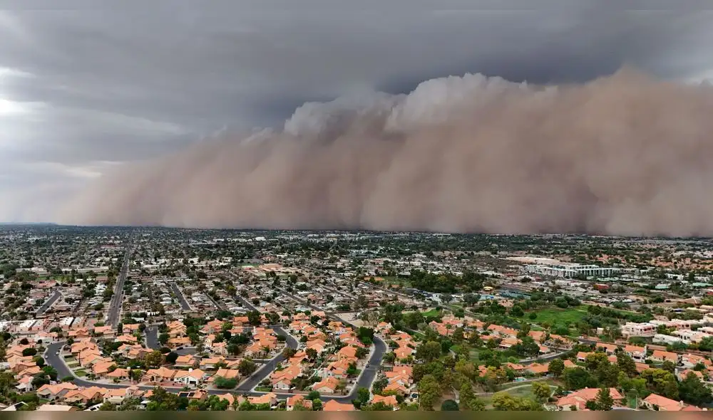 El haboob azotó a la ciudad de Phoenix en la noche del lunes 25 de agosto, afectando a la población.