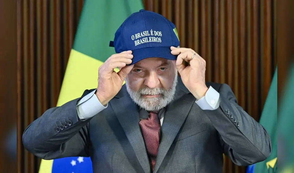 Lula da Silva se mostró con un gorro con la frase "Brasil es de los brasileños" Lula da Silva se mostró con un gorro con la frase "Brasil es de los brasileños"