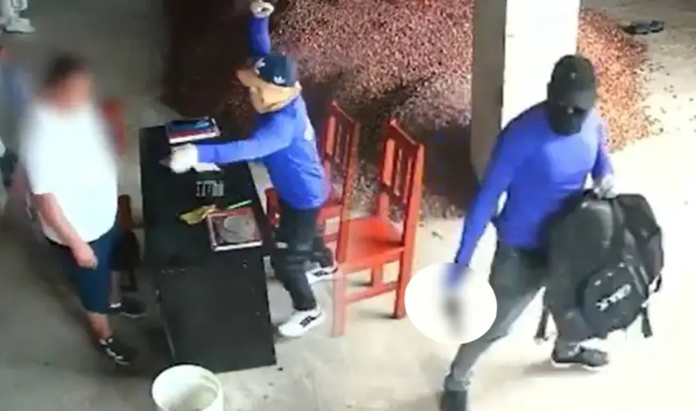 Los delincuentes se llevaron varias mochilas con el dinero del local en Cajamarca.