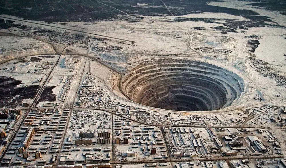 En la Mina Mir, la extracción de diamantes superó los 200 millones de quilates. Foto: Facebook En la Mina Mir, la extracción de diamantes superó los 200 millones de quilates. Foto: Facebook