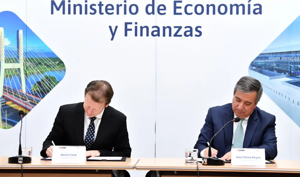 El acuerdo fue firmado por el ministro de Economía y Finanzas y el embajador británico. Foto: MEF