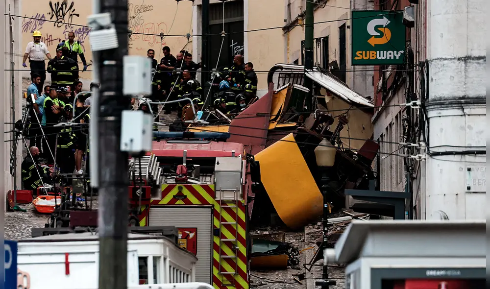 Las imágenes del accidente mostraron la magnitud del daño y la desesperación en el lugar. Foto: AFP. Las imágenes del accidente mostraron la magnitud del daño y la desesperación en el lugar. Foto: AFP.