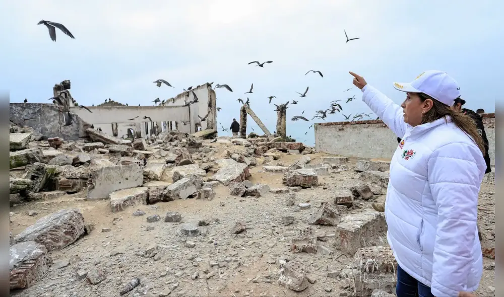 Dina Boluarte supervisa el área que será destinada a la construcción del establecimiento penitenciario El Frontón. Foto: ANDINA/Prensa Presidencia
