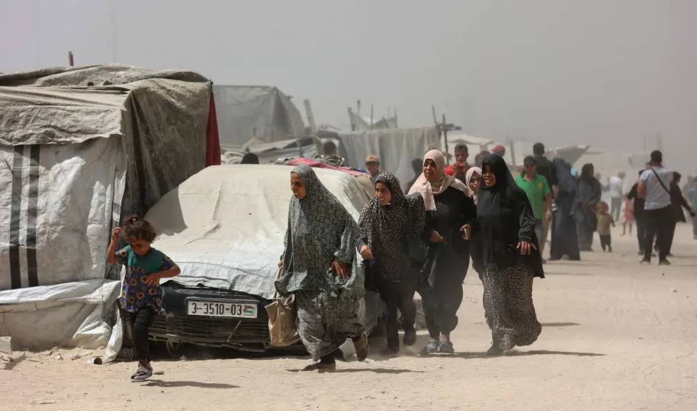 La zona humanitaria podría albergar a aproximadamente un millón de ciudadanos palestinos. La zona humanitaria podría albergar a aproximadamente un millón de ciudadanos palestinos.