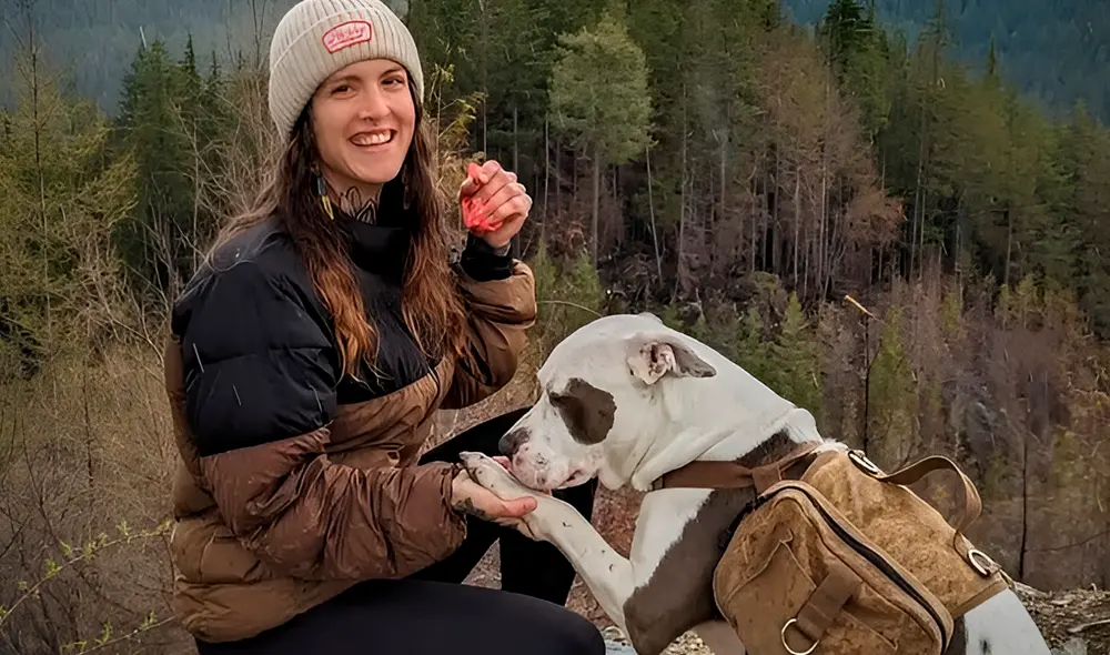 Margaux Cohen se lanzó desde lo alto de una montaña para rescatar a su perro en Canadá. Margaux Cohen se lanzó desde lo alto de una montaña para rescatar a su perro en Canadá.
