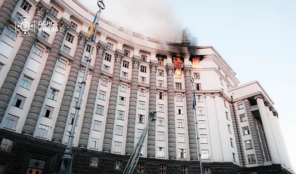 El ataque de Rusia impactó el edificio del Gabinete de Ministros en Kiev, en Ucrania. Foto: AFP El ataque de Rusia impactó el edificio del Gabinete de Ministros en Kiev, en Ucrania. Foto: AFP