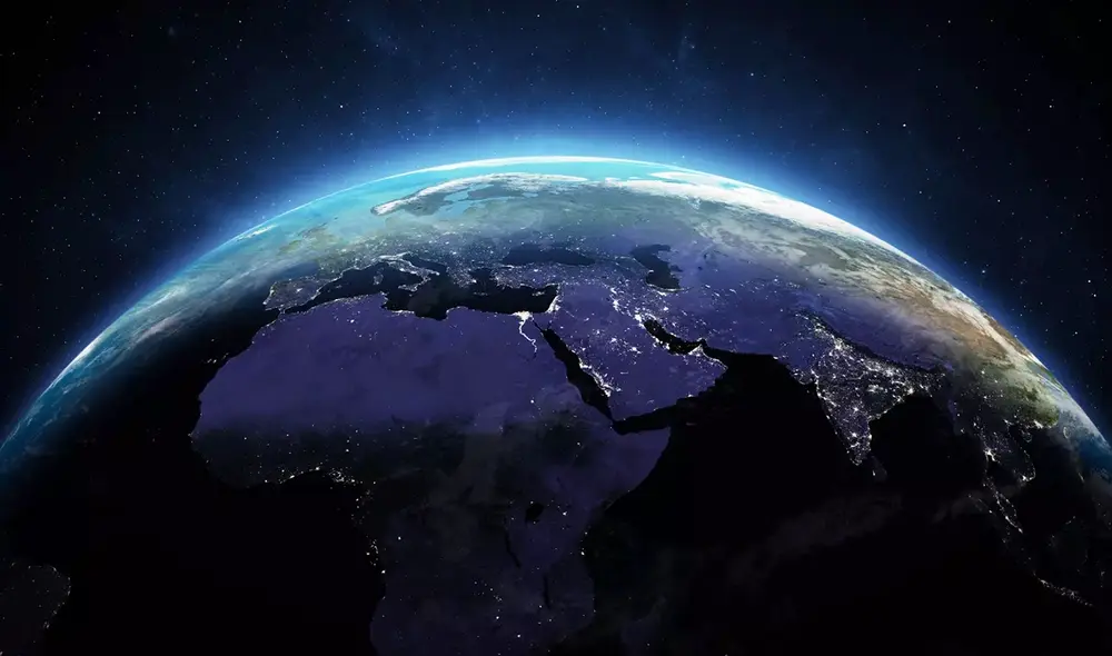 El núcleo del planeta deja de girar y revierte la rotación con impactos en el campo magnético y el clima. Foto: Canva