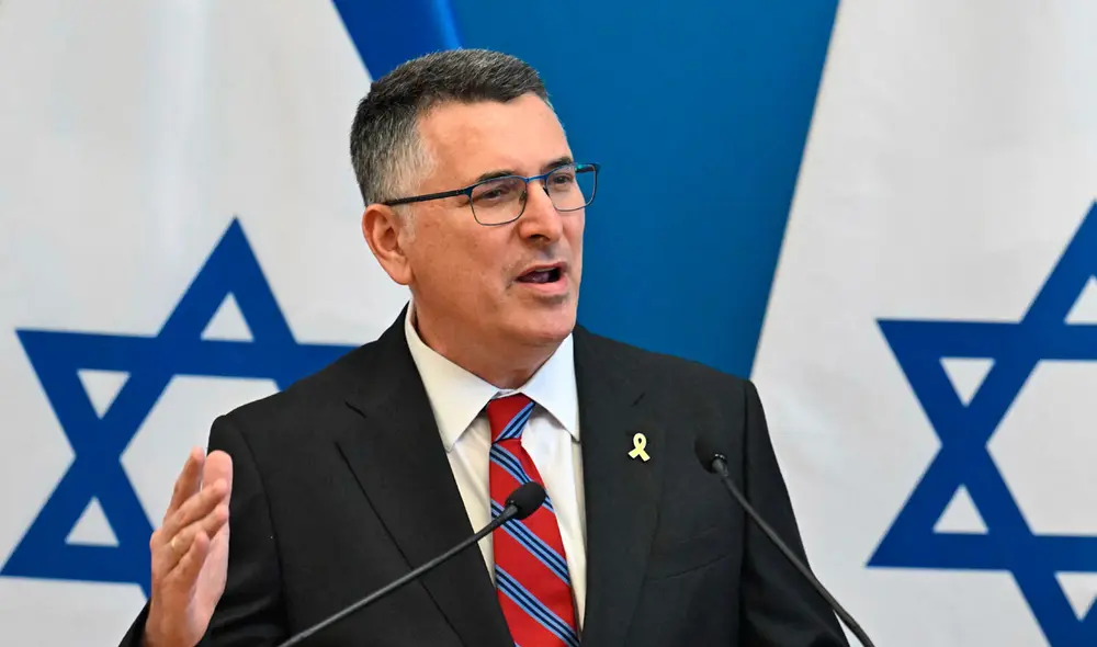 El ministro Gideon Saar acusó al gobierno español de antisemitismo tras anuncio del presidente Pedro Sánchez. El ministro Gideon Saar acusó al gobierno español de antisemitismo tras anuncio del presidente Pedro Sánchez.