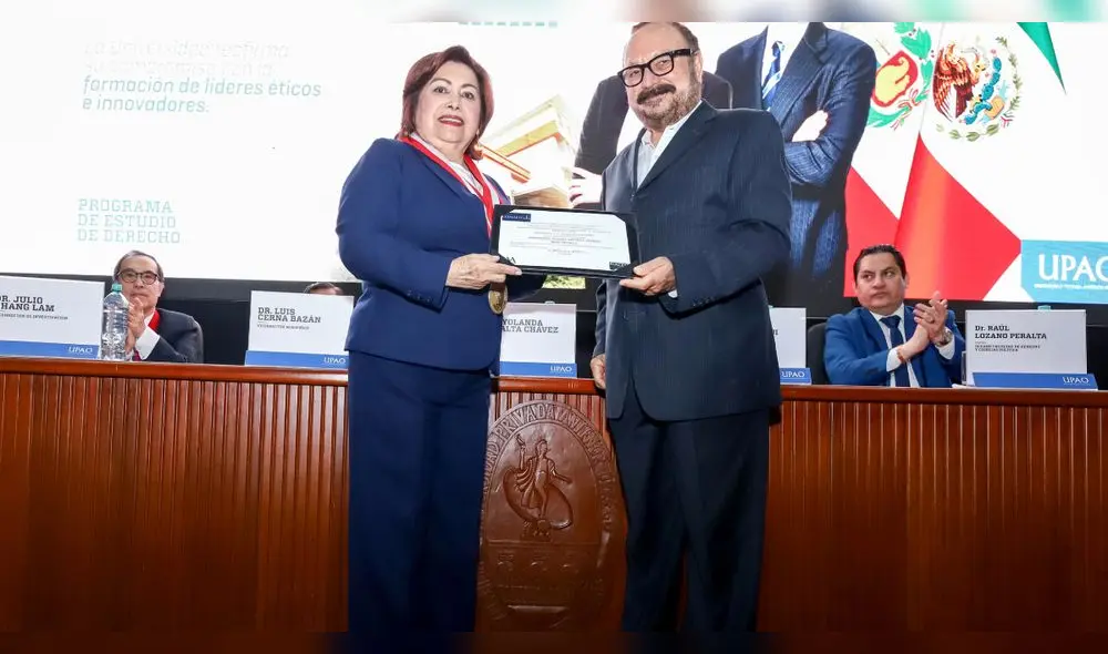 Durante la ceremonia de entrega, el director del Conaed destacó la dedicación de la UPAO hacia la excelencia académica. Fuente: Difusión.