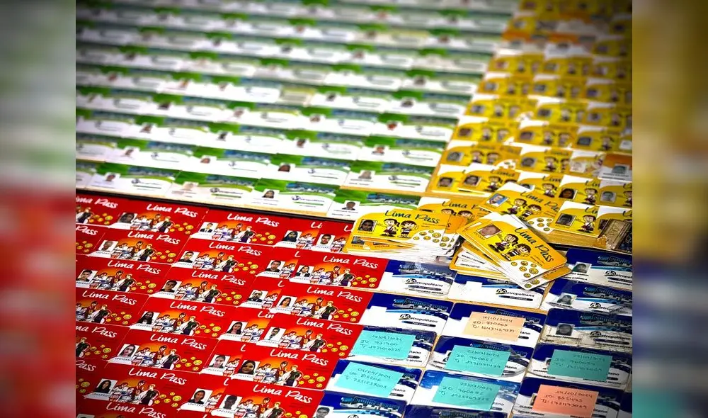 Tarjetas son retenidas por personal de la ATU.