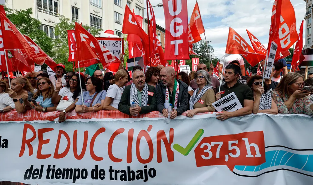 La propuesta fue consensuada con el UGT y la CCOO,  los dos principales sindicatos de trabajadores en España.