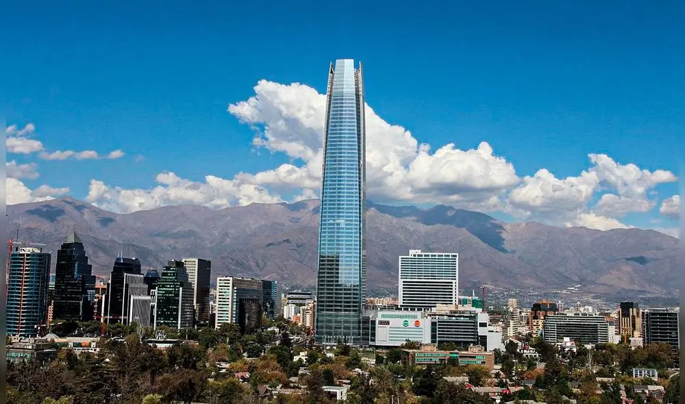 Chile cuenta con varios rascacielos, resaltando entre ellas la Gran Torre Costanera en Santiago. Foto: Tripadvisor Chile cuenta con varios rascacielos, resaltando entre ellas la Gran Torre Costanera en Santiago. Foto: Tripadvisor