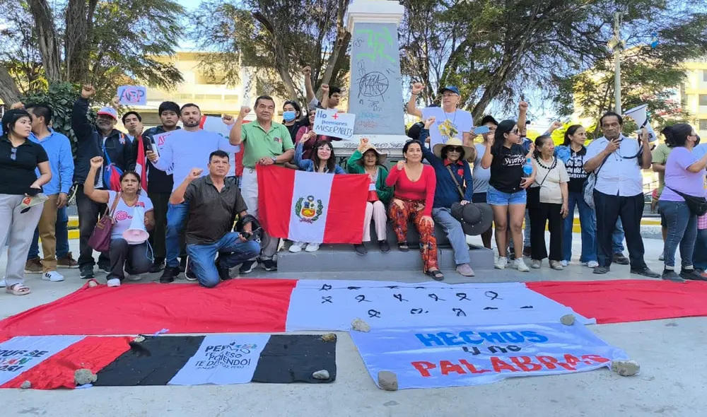 Manifestantes esperan la derogatoria de la nueva ley. Foto: Almendra Ruesta - La República. Manifestantes esperan la derogatoria de la nueva ley. Foto: Almendra Ruesta - La República.