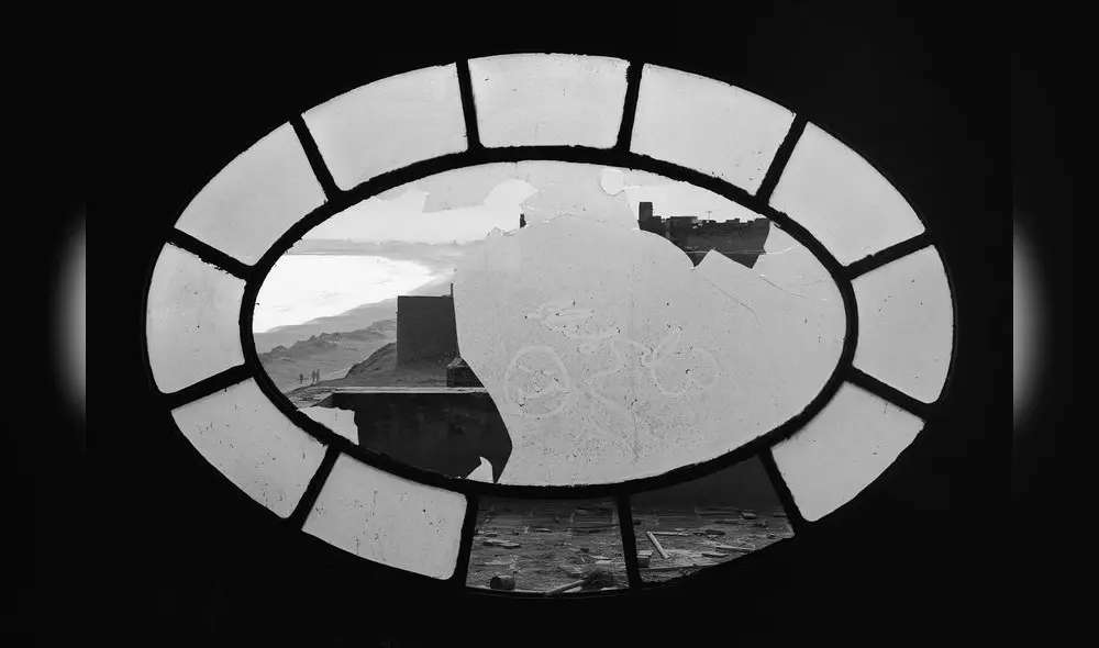 Serie Ventanas, Callao, 1976. Foto: Fernando La Rosa. Serie Ventanas, Callao, 1976. Foto: Fernando La Rosa.