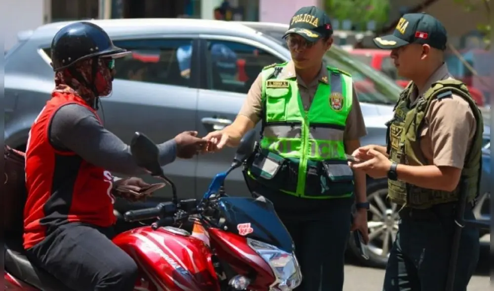 Policía retuvo a abogado arbitrariamente cuando se encontraba con su familia. Policía retuvo a abogado arbitrariamente cuando se encontraba con su familia.