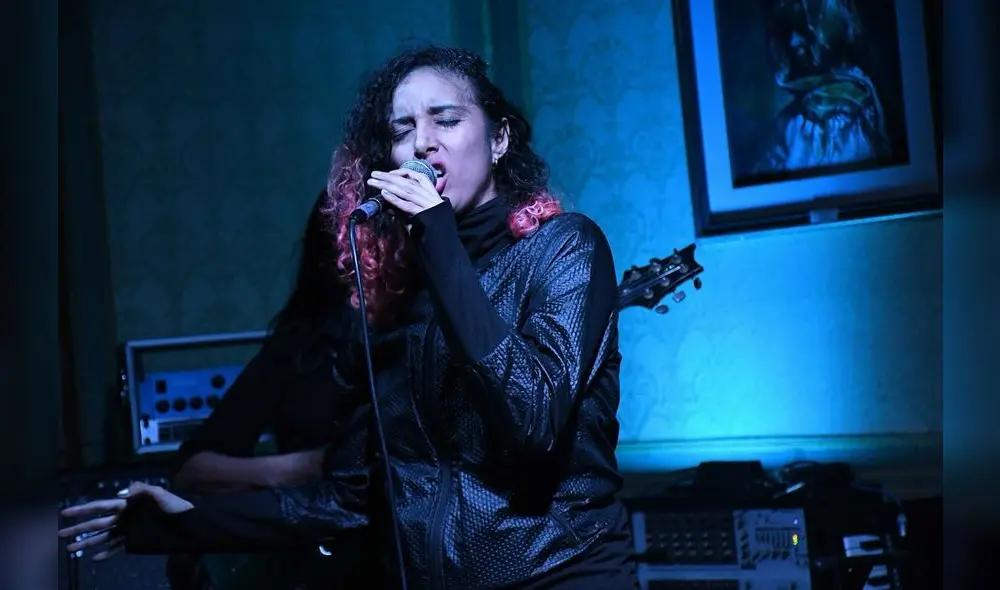 Alana La Madrid vocalista de Catarsis.