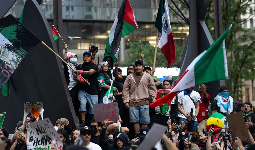 Según el censo del 2020, en Chicago vivirían alrededor de 800.00 inmigrantes latinos. Según el censo del 2020, en Chicago vivirían alrededor de 800.00 inmigrantes latinos.