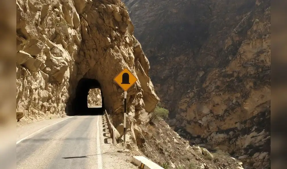 Esta carretera en Perú es una de las más peligrosas y extremas en Latinoamérica: tiene profundos abismos y antes fue una línea de ferrocarril EVAT