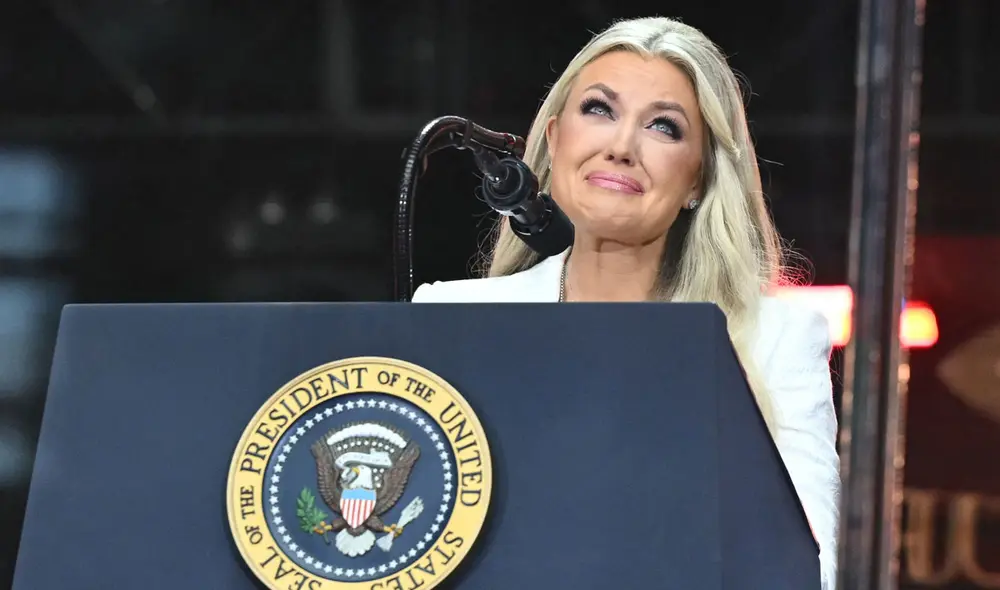 Erika Kirk hablando durante el evento conmemorativo de su esposo. Erika Kirk hablando durante el evento conmemorativo de su esposo.