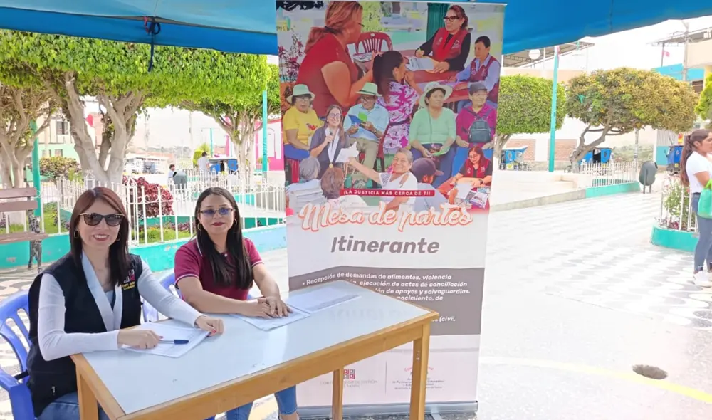 Se instaló una mesa de partes itinerante en la plaza de armas, ofreciendo orientación legal. Fuente: Difusión.