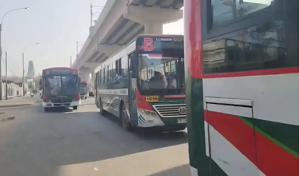 Transportistas de la empresa Santa Catalina paralizan actividades en San Juan de Lurigancho para protestar contra las extorsiones que afectan al sector y al país.