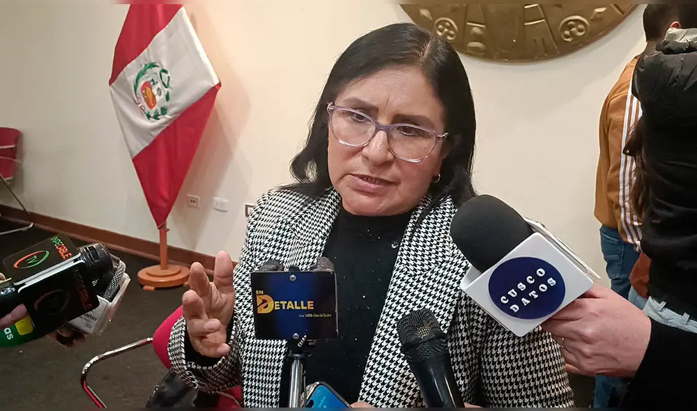 Congresista se limitó a responder a la prensa cusqueña. Foto: Luis Álvarez, La República Congresista se limitó a responder a la prensa cusqueña. Foto: Luis Álvarez, La República