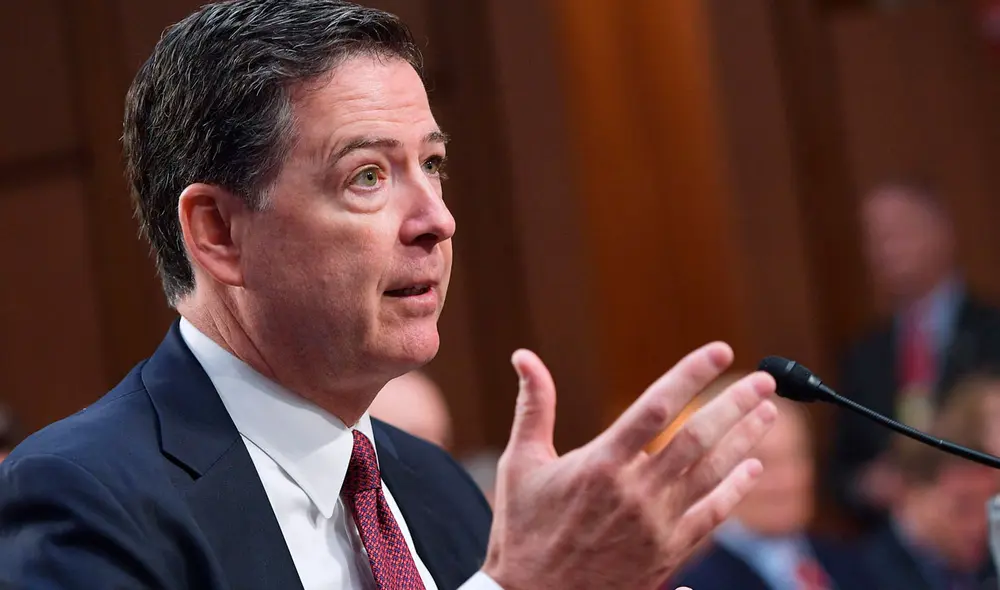 James Comey fue acusado de falso testimonio y obstrucción de la justicia. James Comey fue acusado de falso testimonio y obstrucción de la justicia.