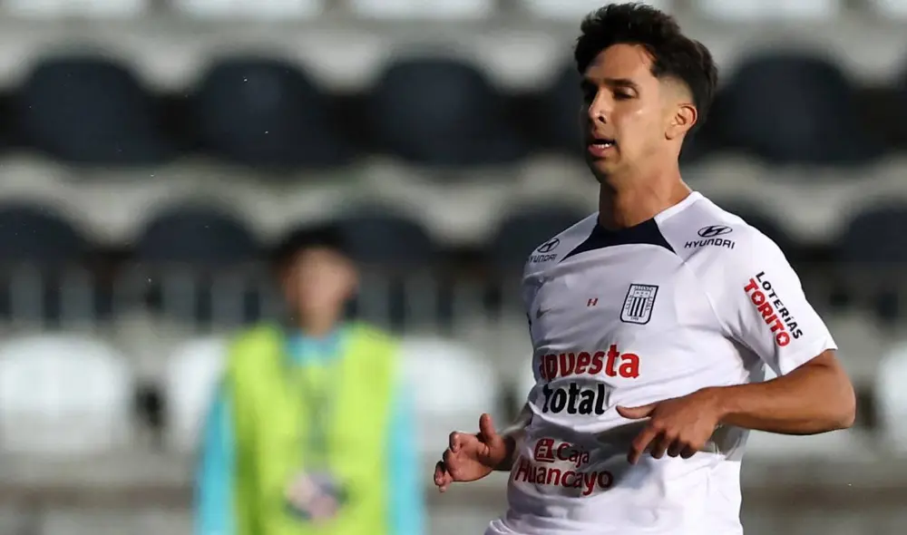 Alessandro Burlamaqui fue titular en el Alianza Lima vs U. de Chile. Foto: AFP Alessandro Burlamaqui fue titular en el Alianza Lima vs U. de Chile. Foto: AFP