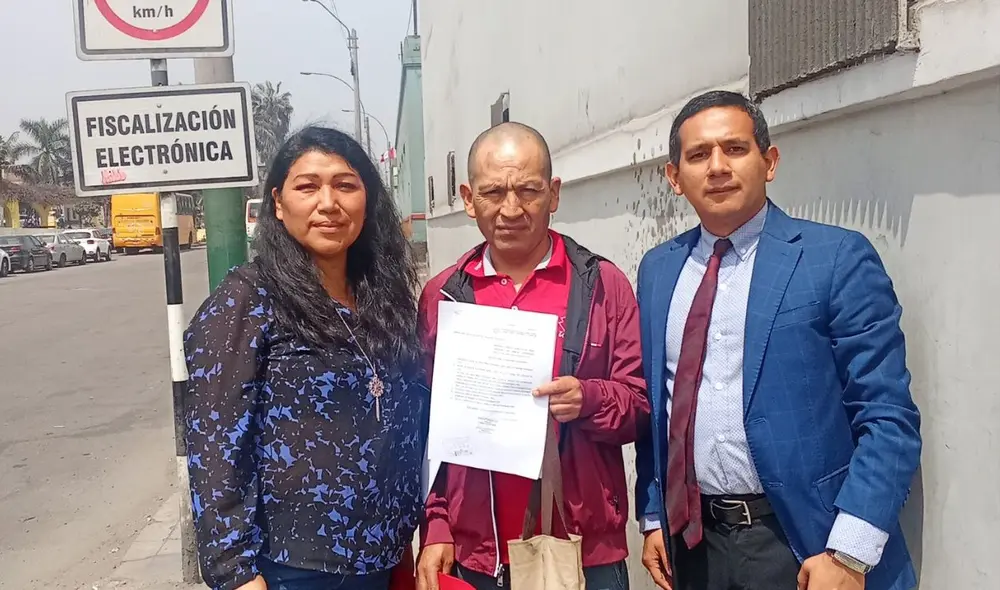 Padre de Samuel Rodríguez presentó pruebas de arraigo laboral y social junto al abogado de su hijo | Foto: RodrigoNoblecilla-X