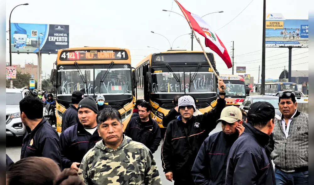 Transportistas paralizaron su trabajo por ola de extorsiones y sicariato. Foto: Mabel Alva/ La República.