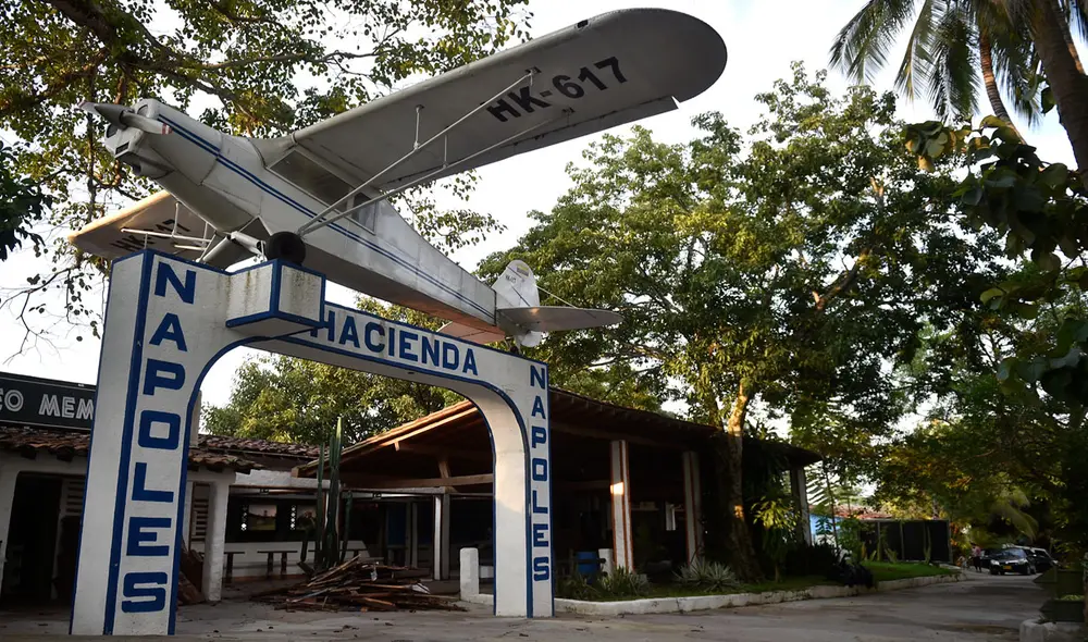 Entrada a la Hacienda Nápoles de Pablo Escobar. Entrada a la Hacienda Nápoles de Pablo Escobar.
