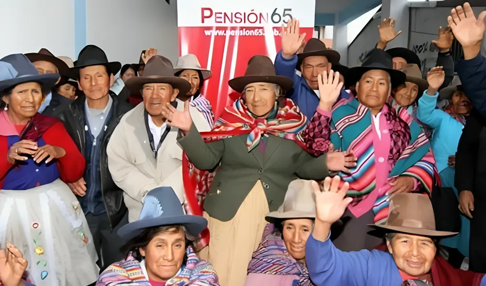 "La Pensión 65 es un programa social del Ministerio de Desarrollo e Inclusión Social que otorga una subvención económica bimestral a personas adultas mayores de 65 años en condición de pobreza extrema.