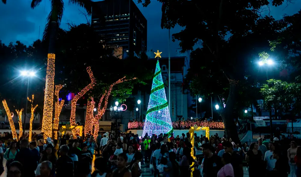 Venezuela adelantó la Navidad este 1 de octubre y prometió celebraciones en “paz”. Venezuela adelantó la Navidad este 1 de octubre y prometió celebraciones en “paz”.