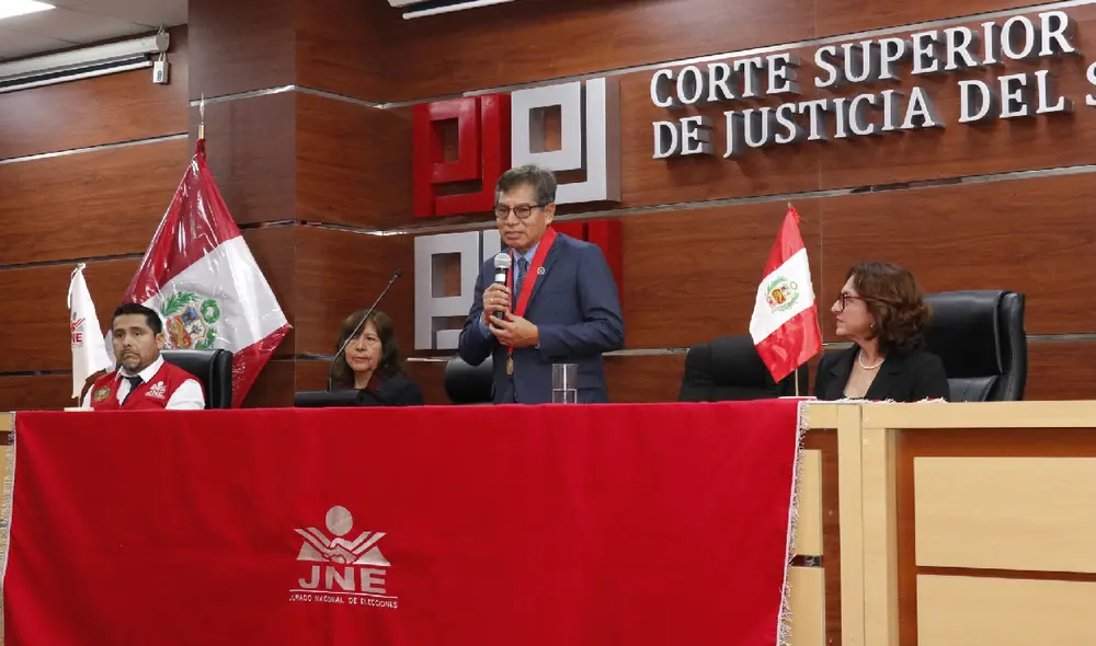 El nuevo presidente se enfrenta al reto de supervisar las 39 organizaciones políticas. Fuente: Difusión.