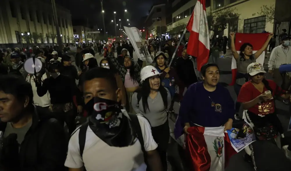 Durante la quinta jornada de movilizaciones se registraron pequeño incidentes entre los ciudadanos y la PNP. Marcha se desarrollo de forma pacífica. Foto: Sebastián Blanco Salazar / LR Durante la quinta jornada de movilizaciones se registraron pequeño incidentes entre los ciudadanos y la PNP. Marcha se desarrollo de forma pacífica. Foto: Sebastián Blanco Salazar / LR